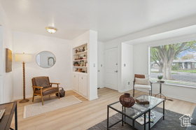 Photo 4 for 1537 W Glenrose Dr