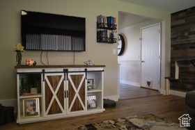Photo 2 for 1740 N Gregory Dr