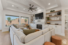 Photo 5 for 324 S Beck Dr