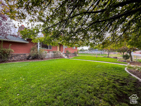 Photo 3 for 8701 S Temple Dr