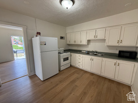 Photo 3 for 221 L St