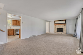Photo 3 for 1261 E Sandra Cir