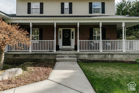Photo 3 for 770 Orchard Dr