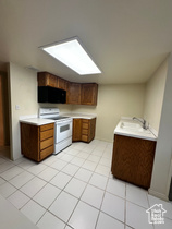 Photo 4 for 241 N Vine St #207E