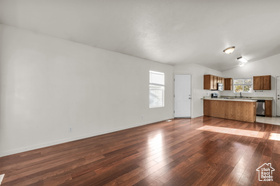 Photo 4 for 1581 N Durocher Ln
