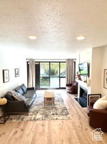 Photo 2 for 5628 Oakwood Ct