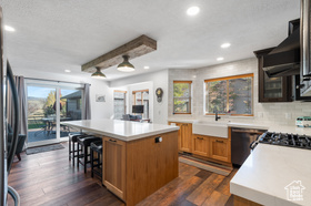 Photo 2 for 1482 Willow Ln