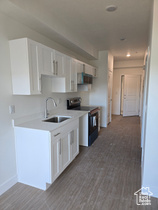 Photo 3 for 2085 N Main St #202