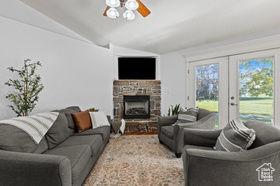 Photo 4 for 39 E Andrews Ln
