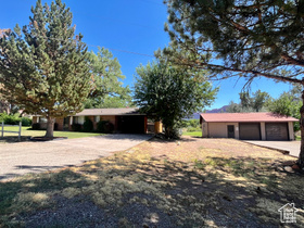 Photo 1 for 2704 E Bench Rd