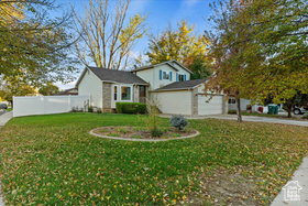 Photo 3 for 818 E Creekside Dr