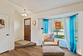 Photo 4 for 818 E Creekside Dr