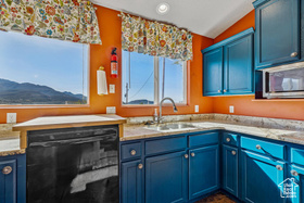 Photo 6 for 370 E Foothill Cir