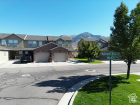 Photo 2 for 2448 N Wellington Dr