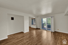 Photo 3 for 5519 S Willow Ln #C