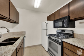 Photo 6 for 5519 S Willow Ln #C