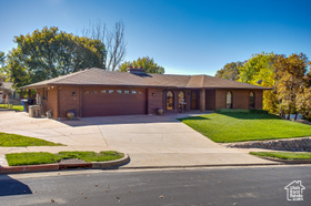 Photo 1 for 403 E Quail Run Rd
