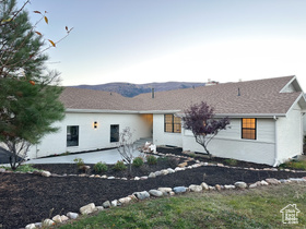 Photo 4 for 3425 Fuller Dr