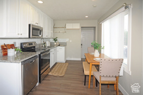 Photo 5 for 230 S Lakeview Dr