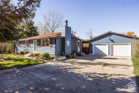 Photo 2 for 385 N Hawthorne Dr