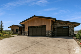 Photo 3 for 1180 E Longview Dr