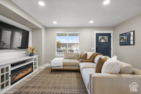 Photo 5 for 198 E Clermont Ln
