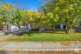 Photo 3 for 423 E Crescent Dr