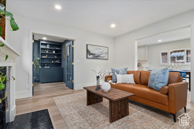 Photo 4 for 855 E Belmont Ave