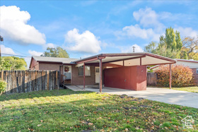 Photo 2 for 815 E Whitemaple Way