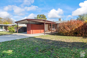 Photo 3 for 815 E Whitemaple Way