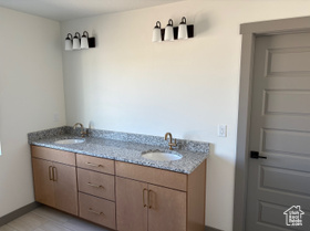 Photo 5 for 1053 W Linden Ln #34