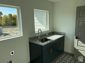 Photo 6 for 1053 W Linden Ln #34