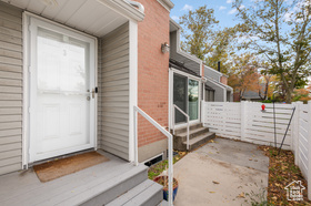Photo 4 for 937 E Essex Court Way #3