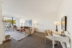 Photo 3 for 241 N Vine St #808E
