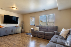 Photo 4 for 210 S Tamarak Cir