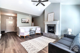 Photo 5 for 898 N Burke Ln