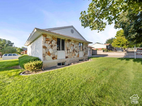 Photo 2 for 704 W Daisy Ln