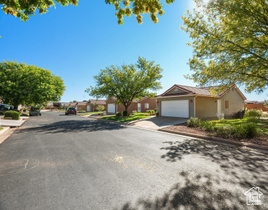 Photo 3 for 524 E Oasis Dr