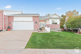 Photo 3 for 558 S Oak Ln