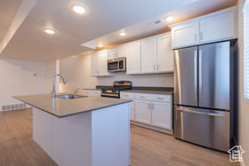 Photo 5 for 158 S Bushnell Way