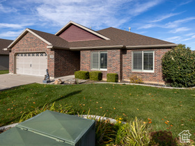 Photo 2 for 979 E Frost Way