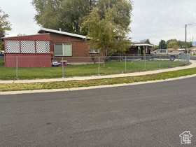 Photo 4 for 3431 S Hillsdale Dr
