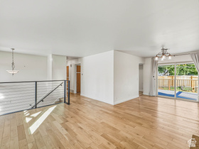 Photo 5 for 2036 E Highland View Cir