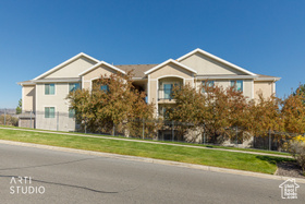 Photo 2 for 182 W Springview Dr