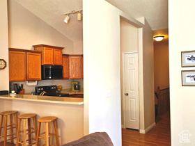 Photo 4 for 10831 S Wynview Ln