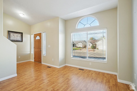 Photo 3 for 876 N Fox Run Dr