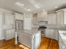 Photo 2 for 1958 E Cecelia Cir