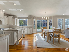 Photo 3 for 1958 E Cecelia Cir