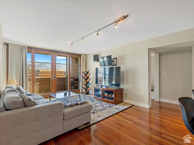 Photo 4 for 230 E Broadway #706