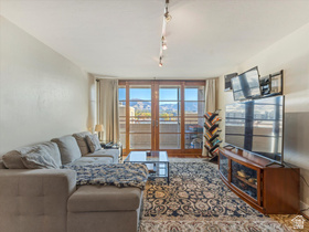 Photo 5 for 230 E Broadway #706